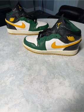 Jordan 1 Mid Retro Seattle Super Sonic